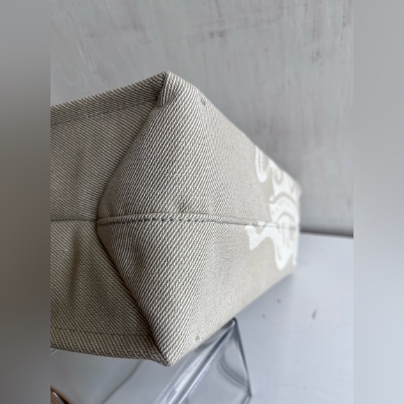 BURBERRY Canvas Tote Bag- Hunter IP Pattern - Picture 9 of 11